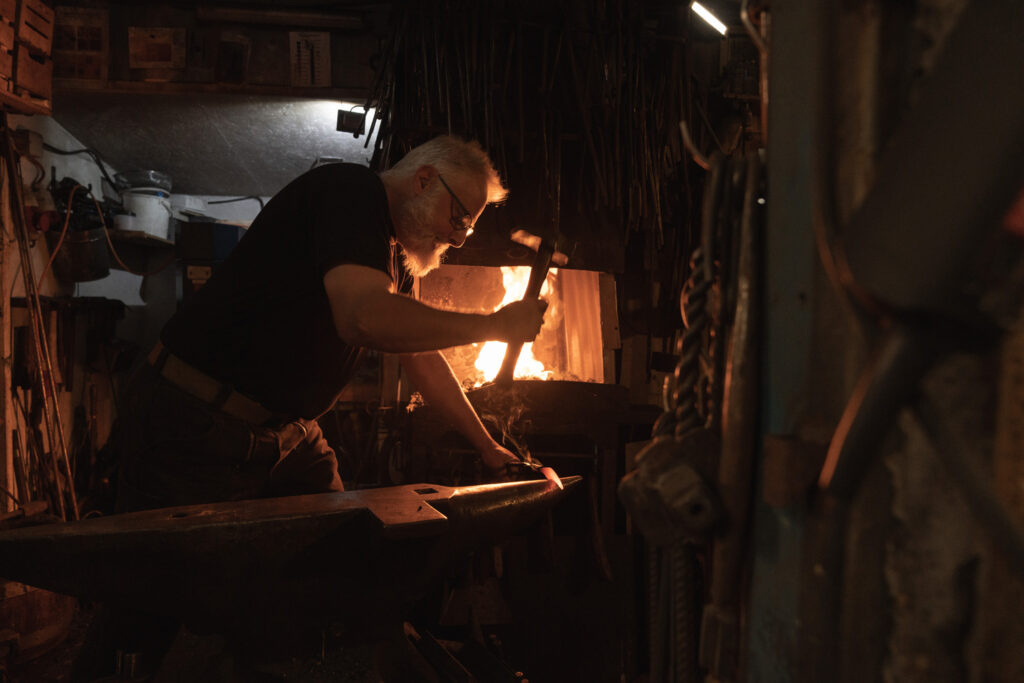 Bruno Staub in der Werkstatt