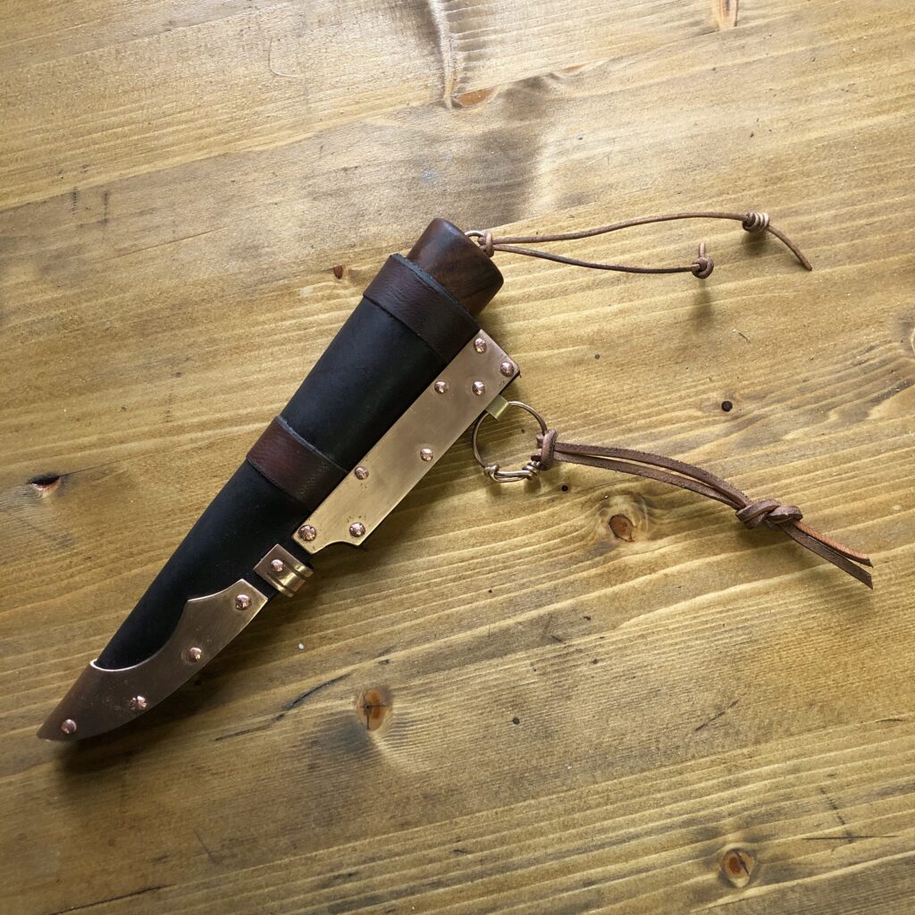 Messer mit Messingscheide