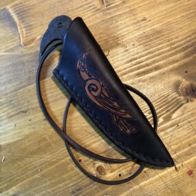 Rabenkopfmesser mit Scheide